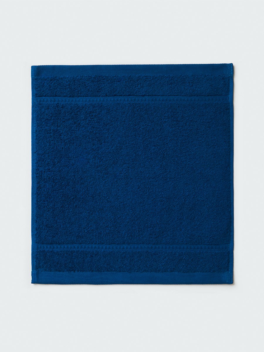 Close-up of a "Riviera Navy" colored bath wash cloth, visible fabric