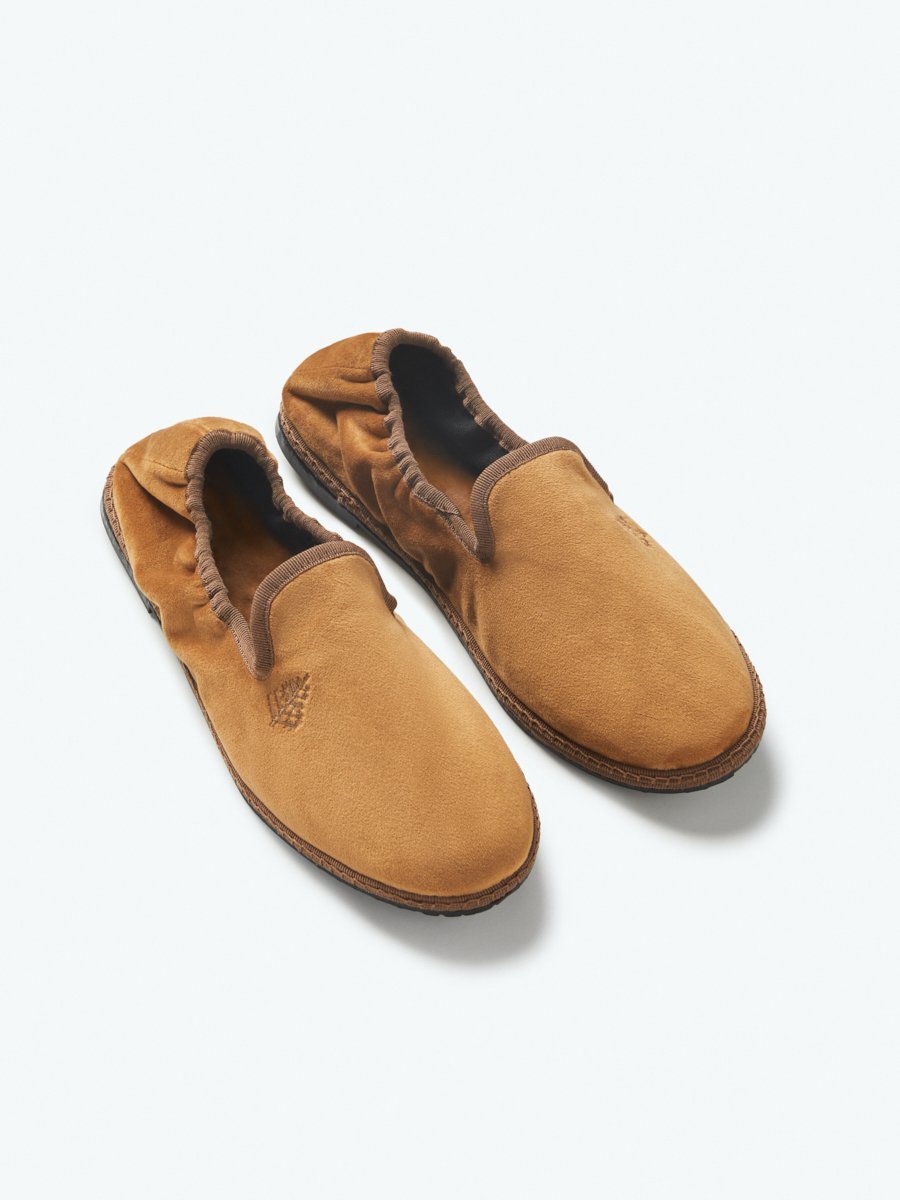 Close-up of the Four Seasons Velvet Slippers in Egyptian Camel, showcasing the luxurious velvet fabric and artisanal hand-stitching.