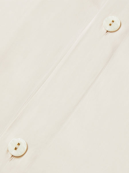 An elegant Balinese Pearll-colored duvet with a button closure.